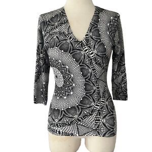 RED Brand Stretchy V-Neck Pullover Sweater Black & White 3/4 Sleeve Women’s Medi